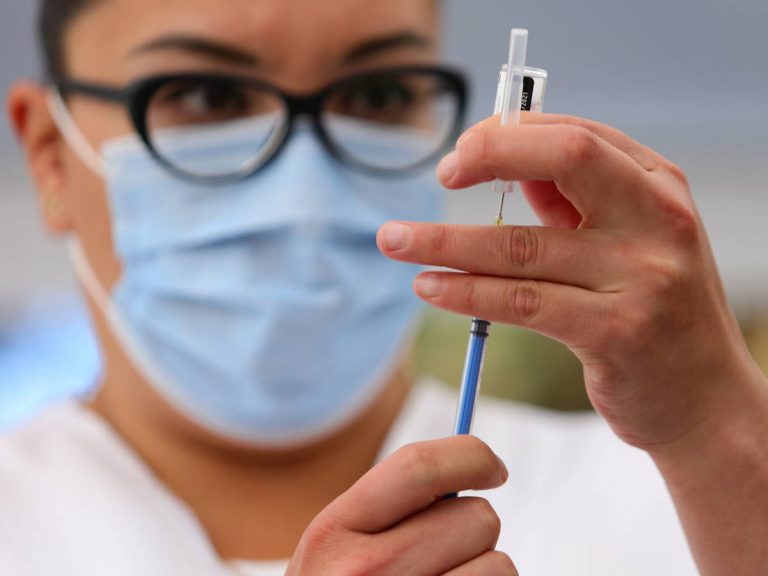 Navarra no tenía previsto vacunar este lunes y continuará el martes su plan