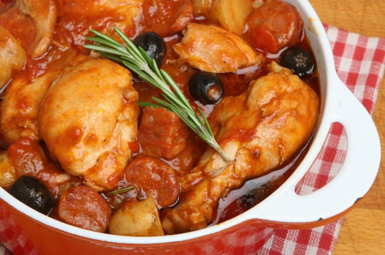 El truco para hacer unos muslos de pollo en salsa simplemente deliciosos