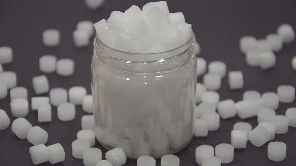 Cómo eliminar las polillas de la ropa 5 Alcanfor para las polillas