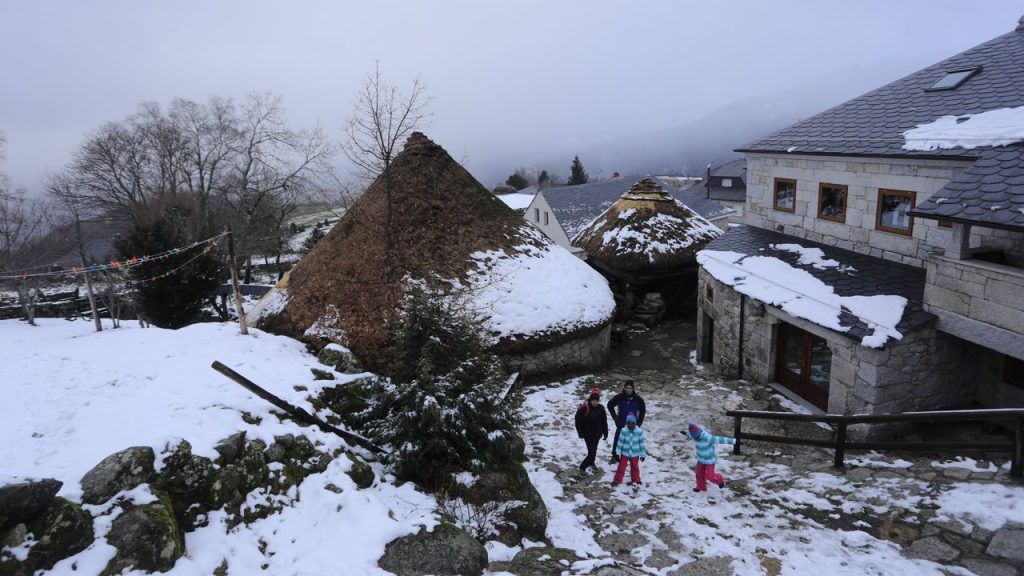 Estos son los pueblos más bonitos de España cuando están nevados 136 Piornedo, Lugo