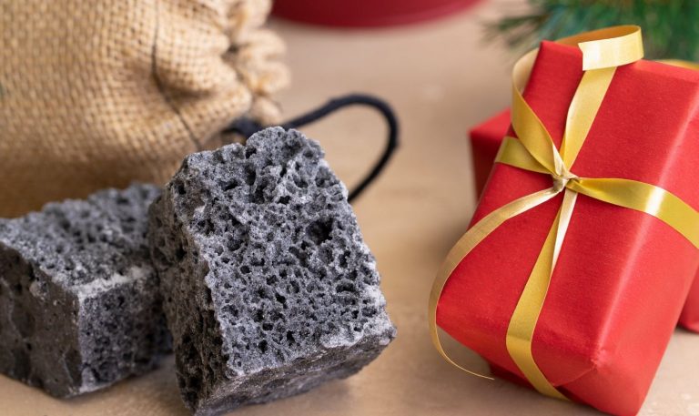Por qué Papá Noel y los Reyes Magos regalan carbón a los niños malos