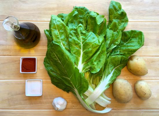 Unas acelgas rehogadas con ajos