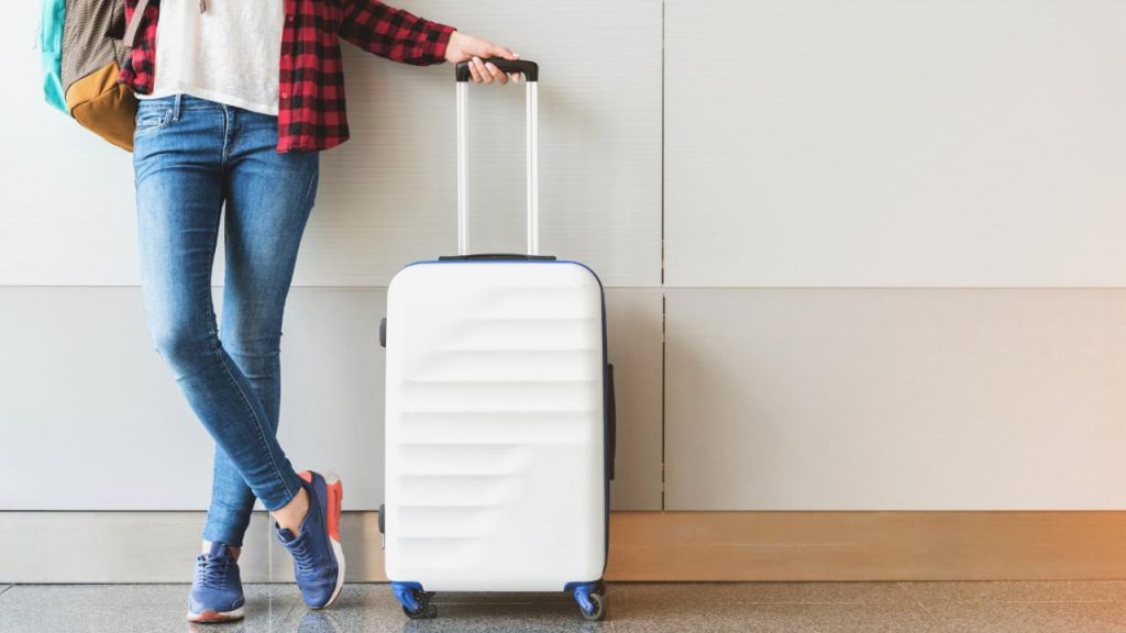 Maleta y pasaporte para garantizar viajes