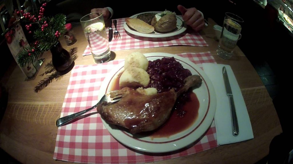 Plato con comida hasta las 12 en Alemania