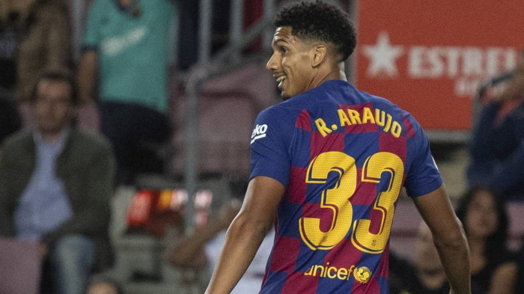 El nuevo Varane por el que apostará el Barcelona para jubilar a Piqué 1 Ronald Araújo / Barcelona