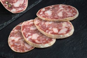 Alerta alimentaria por salchichón con salmonella: las comunidades afectadas y cómo evitarlo