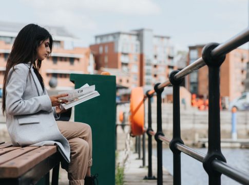 Según cómo pongas las piernas al sentarte, así es tu personalidad así es tu personalidad