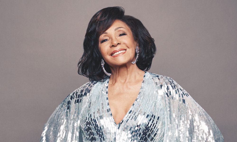 Shirley Bassey refleja su vida en "I Owe It All to You" 1 Shirley Bassey - I Owe It All to You