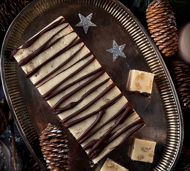 ¿Cómo preparar turrones de nata y nueces?