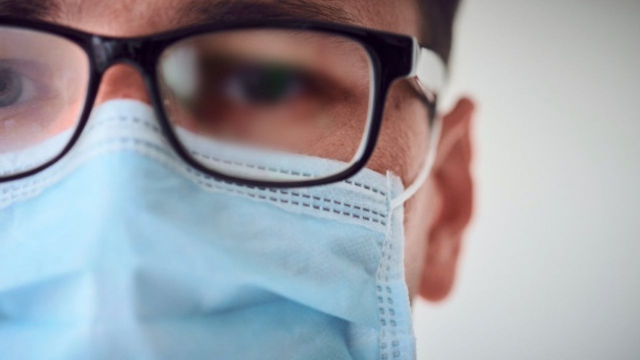 Trucos para que las gafas no se te empañen con la mascarilla Trucos para que las gafas no se te empañen con la mascarilla