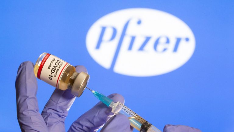 Pfizer reduce temporalmente las entregas de vacunas a Europa