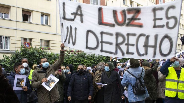 Vecinos de la Cañada vuelven a protestar frente a Vivienda tras 
