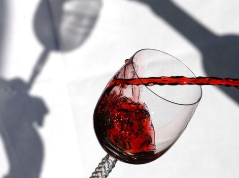 Vinos tintos de España por menos de 30 euros extraordinarios para la Navidad vino-tinto