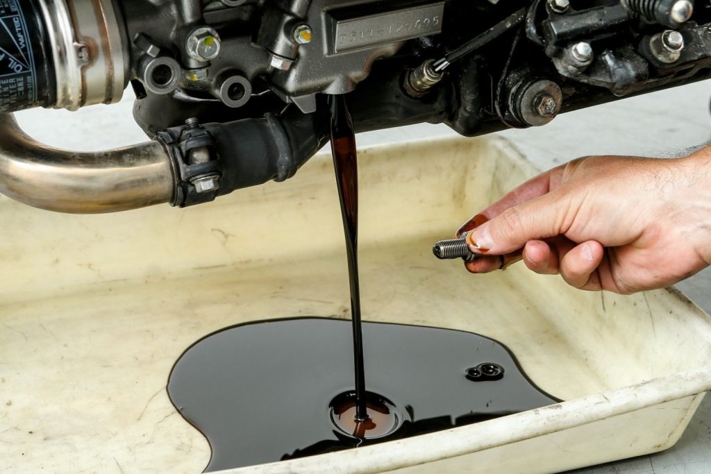 Cómo cambiar el aceite del coche 2 Pasos básicos para el cambio de aceite