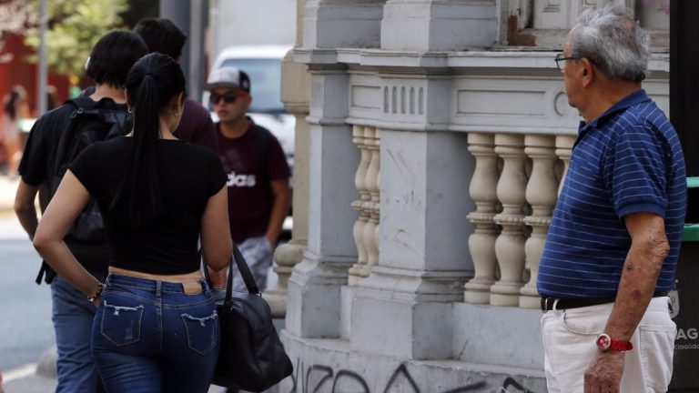 Un juez insta al Gobierno a incluir como delito el acoso machista callejero