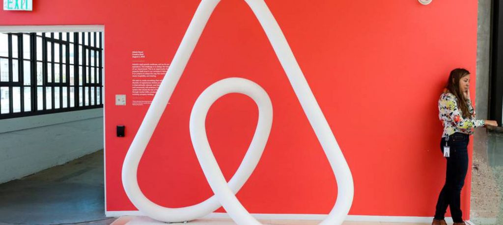 El requisito de Airbnb que va a crispar a sus usuarios 2 airbnb trabajadores