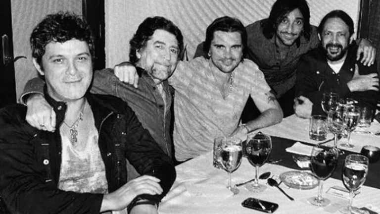 Lester, Alejandro Sanz y otros famosos que subieron fotos comprometidas por error