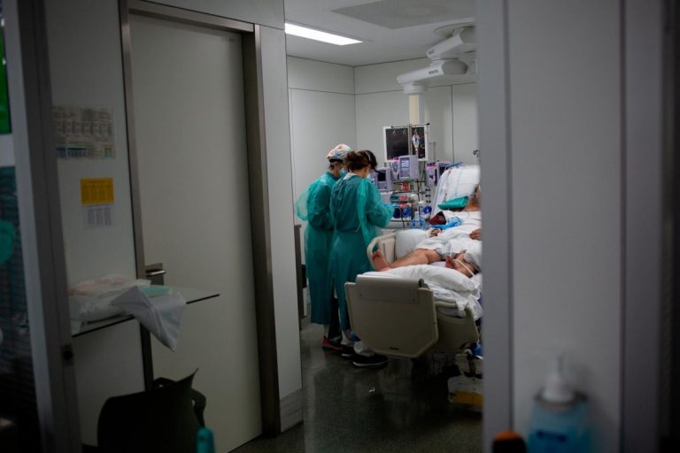 Andalucía baja de los 2.000 hospitalizados con 126 menos en 24 horas
