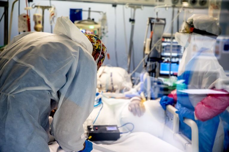 Asturias registra 16 fallecimientos en una jornada con 62 ingresos hospitalarios