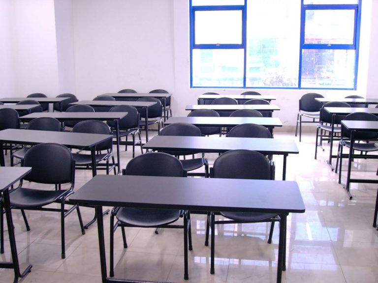 Castilla y León pone en cuarentena cinco nuevas aulas por COVID-19