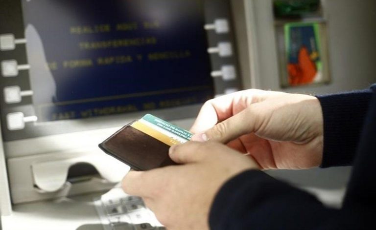 Bruselas valora crear una red europea de 'bancos malos' europeos