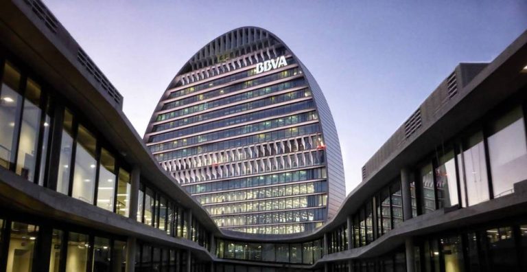 Telefónica y BBVA crean una empresa conjunta para ofrecer préstamos al consumo en Colombia