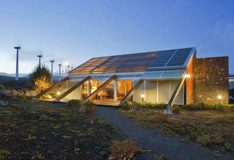 Viviendas bioclimáticas diseñadas por graduados de la Universidad de Navarra ganan un concurso en Perú