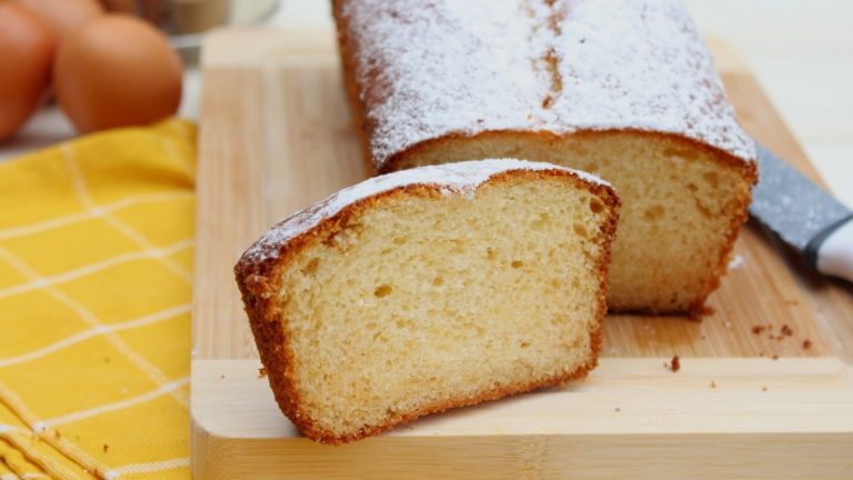 Cómo hacer un bizcocho de leche que engancha por su sabor y su rapidez