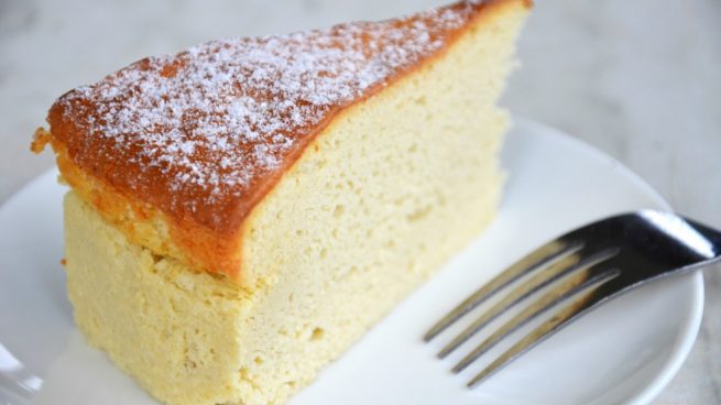 Esponjoso bizcocho de leche perfecto para desayunar