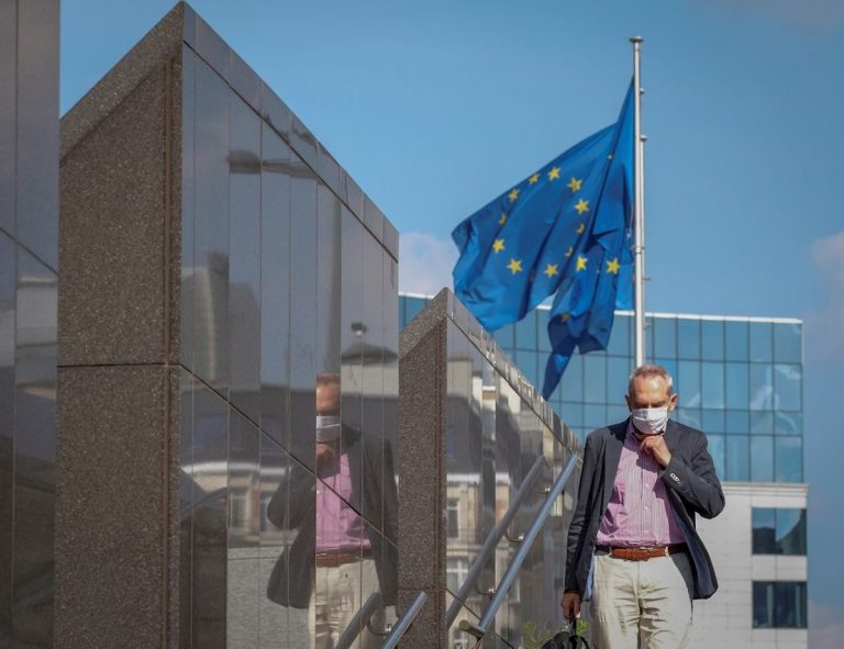 Bruselas valora crear una red europea de 'bancos malos'