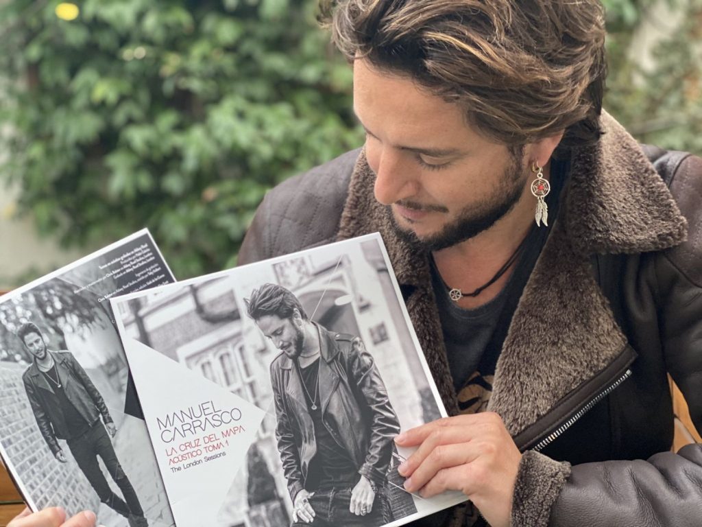 Manuel Carrasco en "La cruz del mapa (Acústico toma 1 The London sessions)" 1 Manuel Carrasco La Cruz del Mapa Acústico Toma 1. The London Sessions