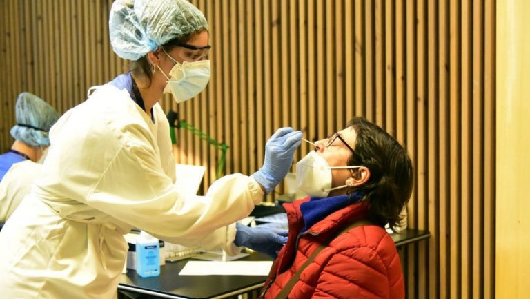 Coronavirus.- Cataluña registra 3.892 casos y 16 fallecidos más en las últimas 24 horas