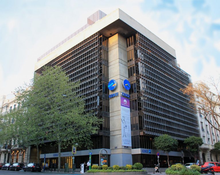 Cesce recibe la distinción de la OECC por compensar su huella de carbono