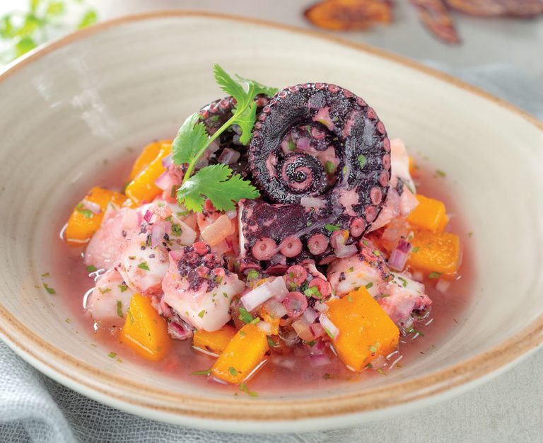 Refrescante e internacional: cómo hacer ceviche de corvina