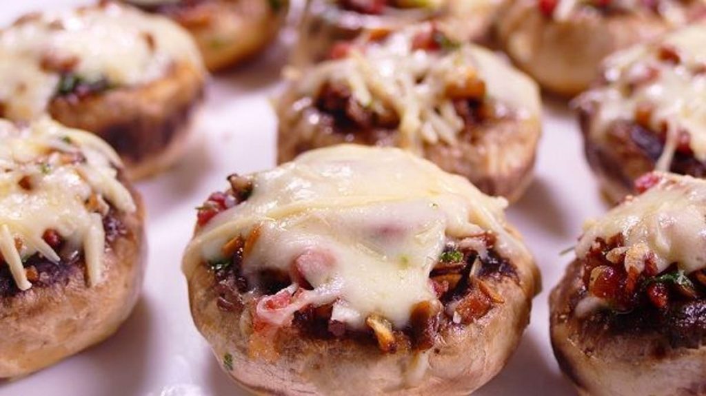 Champiñones rellenos al horno: un entrante de escándalo para Navidad 12 champiñones