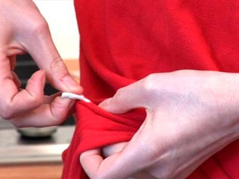 Eliminar el chicle de la ropa con calor