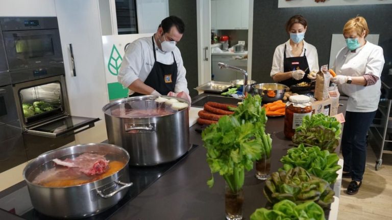 La II edición del cocinado solidario Miele ayudará a 500 familias vulnerables