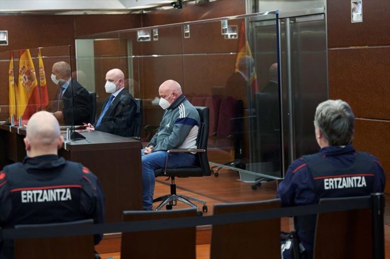 Condenado a 21 años de prisión por asesinar a su mujer a martillazos en Lantarón