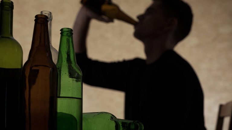 Los tres períodos críticos del alcohol: adolescencia, gestación y mayor de 65 años