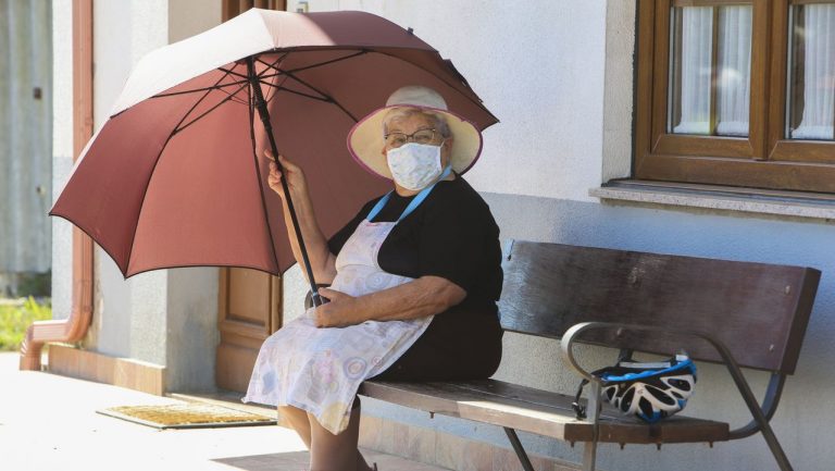 Canarias suma cinco muertes y 243 positivos en las últimas 24 horas