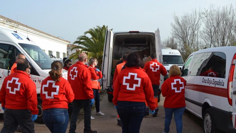 Cruz Roja despliega albergues para resguardar a los sin hogar de Filomena