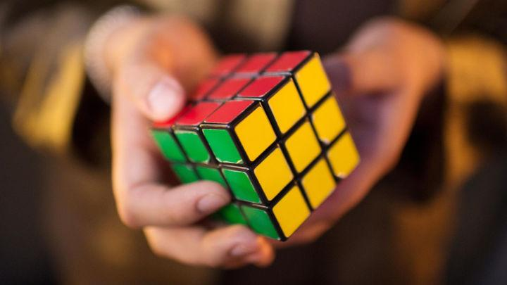 Trucos para hacer el cubo de Rubik sin morir en el intento