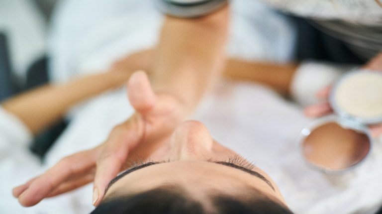 ¿Es posible aprender nuevas técnicas de belleza en cursos online?