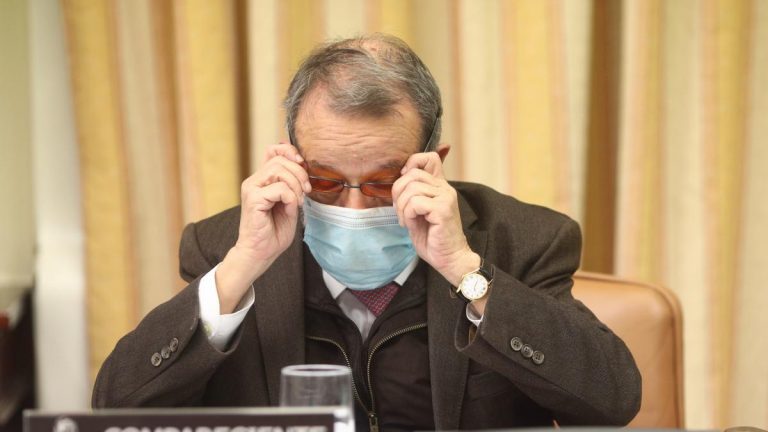 El Defensor del Pueblo conoce instalaciones en las que se alojan a los inmigrantes llegados a Canarias