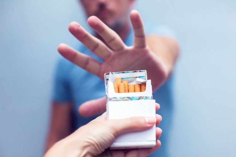 Cómo dejar el tabaco: trucos para cortar con el cigarrillo