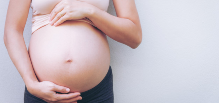 Las embarazadas vulnerables reciben una ayuda media de menos de 6 euros al año