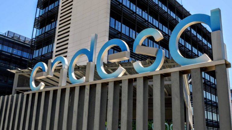 Endesa conecta a la red dos plantas fotovoltaicas en Sevilla