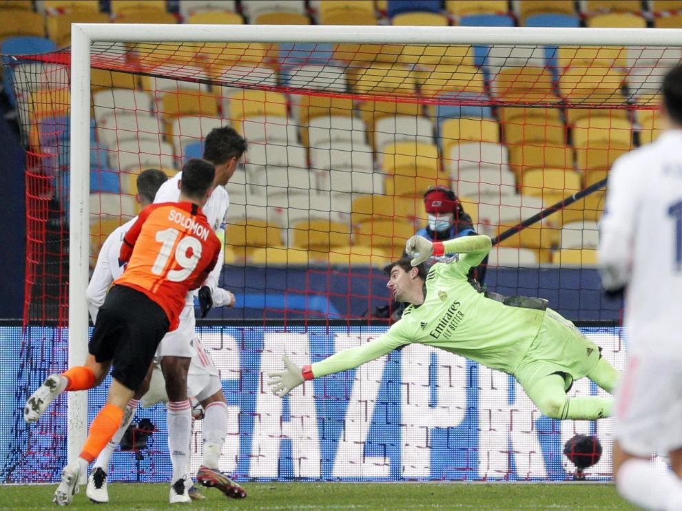 Florentino Pérez condena a este jugador tras la debacle de Champions 2 f3