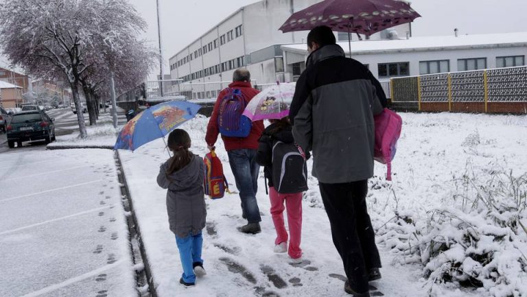 La nieve deja sin clase a 1.663 alumnos gallegos