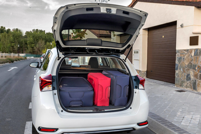 Cómo ahorrar en la gasolina del coche 212 Haz limpieza y deja lo imprescindible en el maletero
